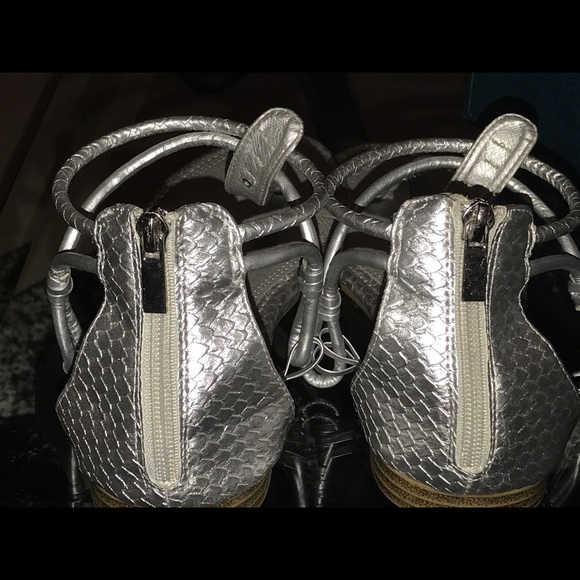 Unique textured T-strap wide width sandal,11w - Picture 6 of 8